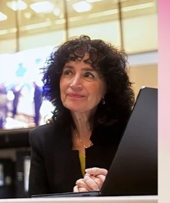 Portrait of Evelyne Viegas